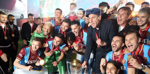 FIFA Trabzonspor'u paylaştı: Şampiyonluk böyle kutlanır