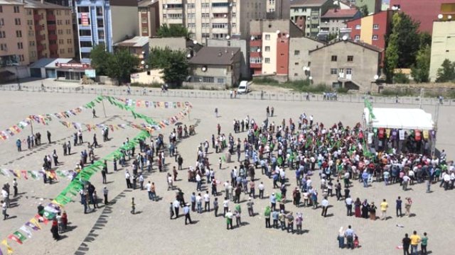 Figen Yüksekdağ kendi söyledi kendi dinledi