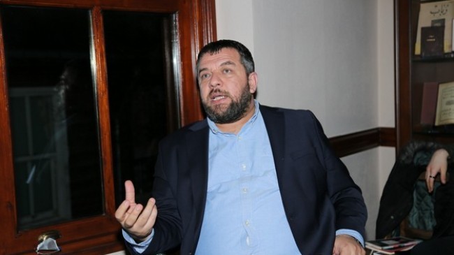 Fikirlerini ‘kusmuk’ olarak böyle serdetti! Bu Nazi çakmasının yanına kâr mı kalacak yaptığı şey?