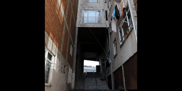 Fıkra değil gerçek! Altından sokak geçen apartman