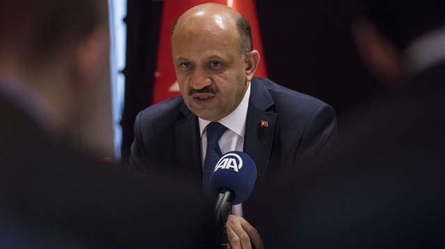 Fikri Işık: Yunan Savunma Bakanı şov yapıyor