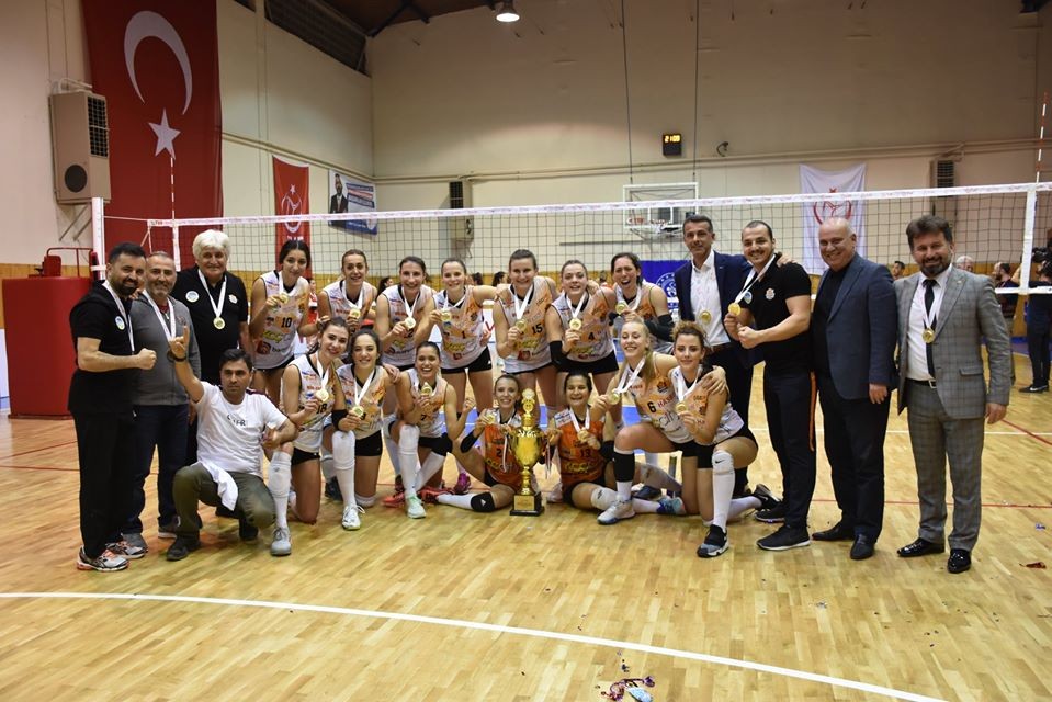 Filede Sakarya Voleybol ile Numune Gençlik 1. Lige yükseldi 