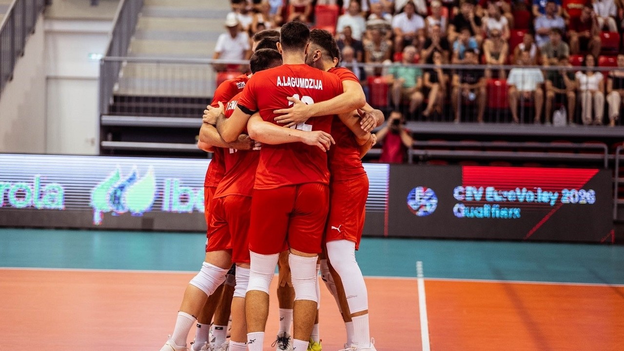 Filenin Efeleri, Macaristan’ı set vermeden geçti