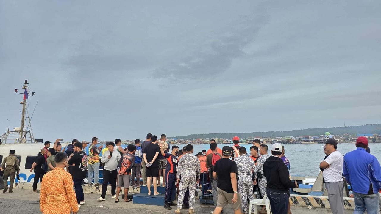 Filipinler'de feribot faciası: 359 kişiyle denize gömüldü