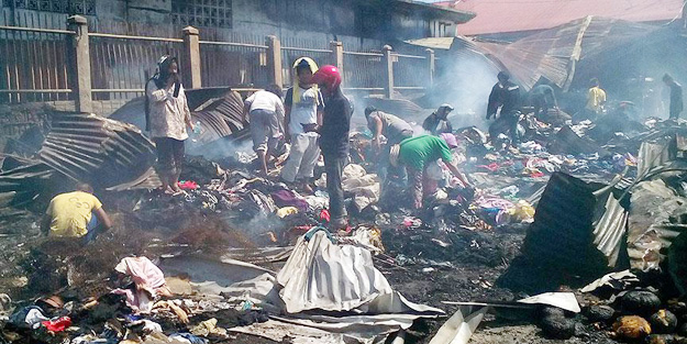 Pazar yerinde yangın çıktı: 15 ölü