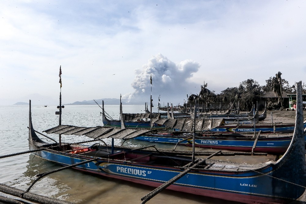 Filipinler’de Taal Yanardağı hala aktif 