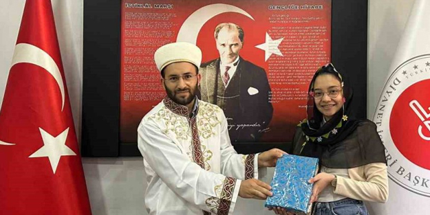 Filipinli genç kız resmen duyurdu: Müslüman oldu, Asya adını aldı! Türk restoranında çalışan aşçı idi!