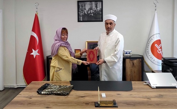 Filipinli kadın İslam'la şereflendi