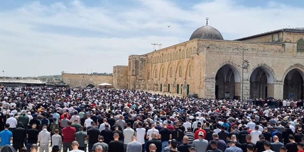 Filistin halkı, Mescid-i Aksa'ya akın etti