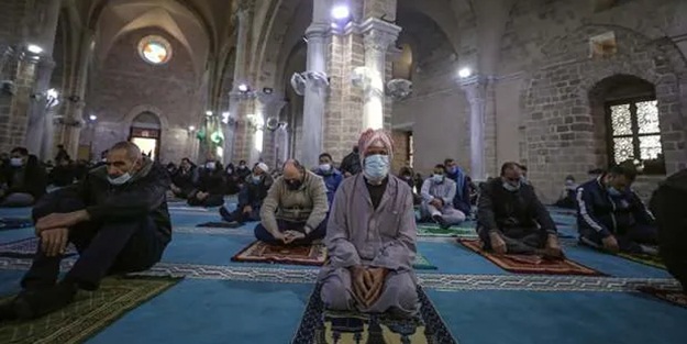 Filistin'den teravih namazı kararı