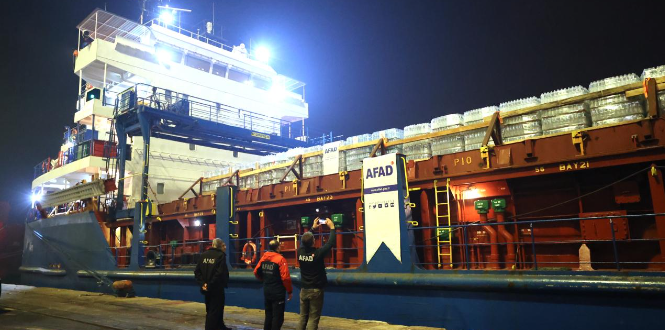 Filistin'e yardım malzemesi taşıyan gemi Mersin'den uğurlandı