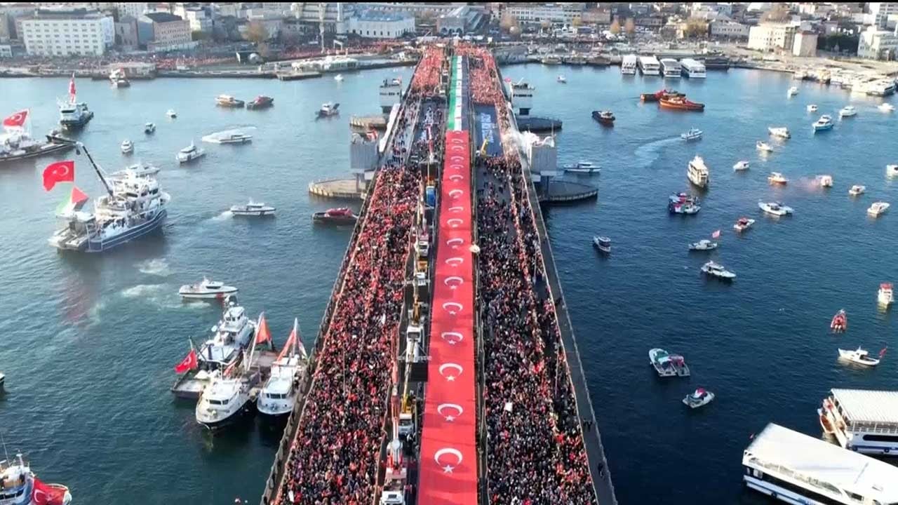 "Filistin'i unutmuyoruz" dediler! 520 bin kişi Galata Köprüsü'ne akın etti