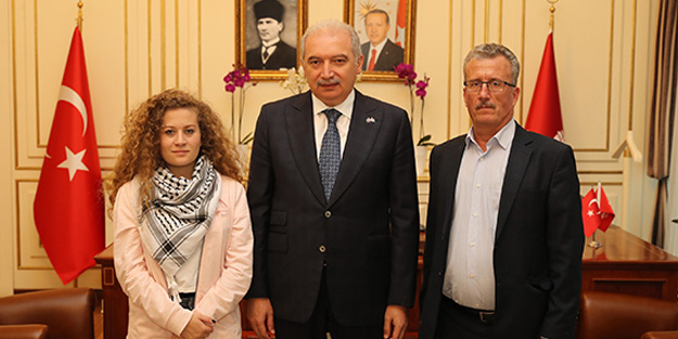 Filistin'in cesur kızı Ahed Tamimi'den Mevlüt Uysal'a ziyaret
