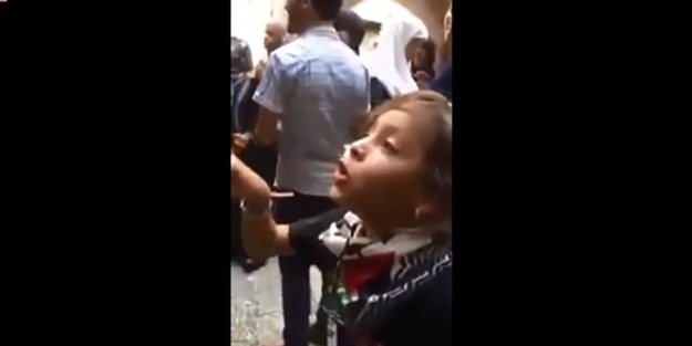 Filistinli cesur kız Ceni Cihan, siyonist İsrail'in polisine meydan okudu