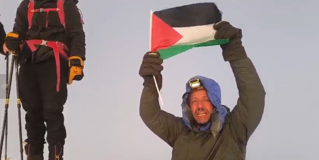 Filistinli genç, Ağrı Dağı zirvesinde gözyaşlarına boğuldu