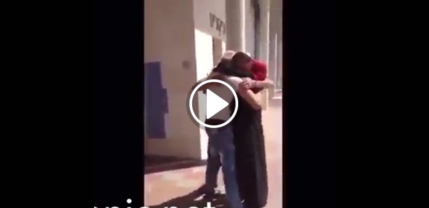 Filistinli genç anne ve babasını tekrar görebildiğinde...