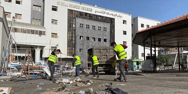 Filistinli gençler Gazze'deki Şifa Hastanesi için gönüllü oldu
