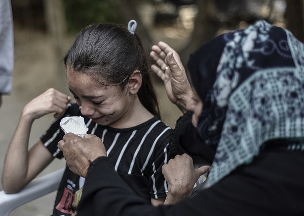 Filistinli kızın yürek yakan feryadı