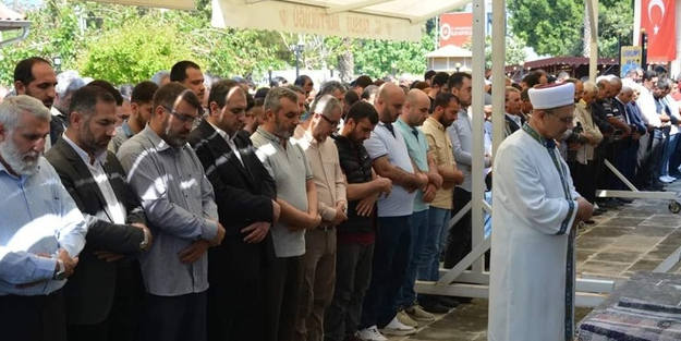 Filistinli şehidler için gıyabi cenaze namazı kılındı