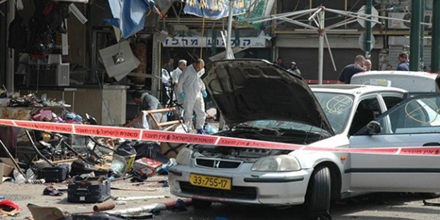 Filistinli sürücü yayalara çarptı