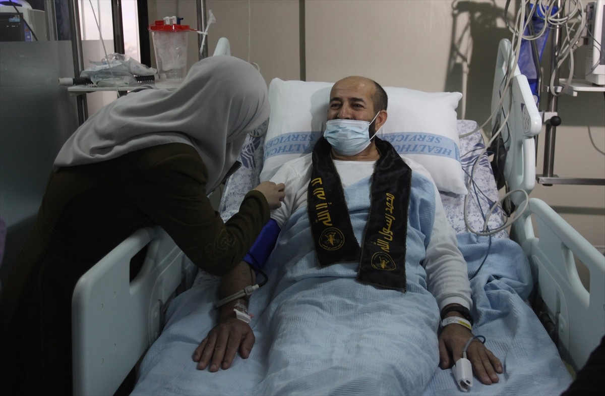 Filistinli tutuklu Ahres 103 günün sonunda İsrail’e geri adım attırdı