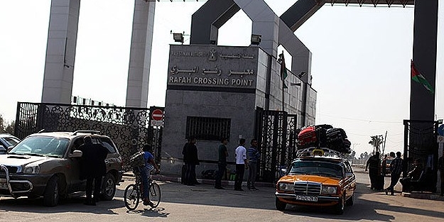 Filistinli umreciler Gazze'den ayrıldı