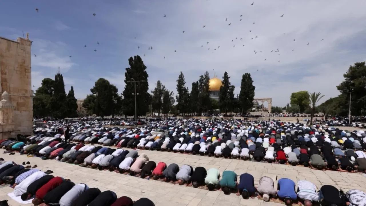 Filistinliler Mescid-i Aksa'ya akın etti