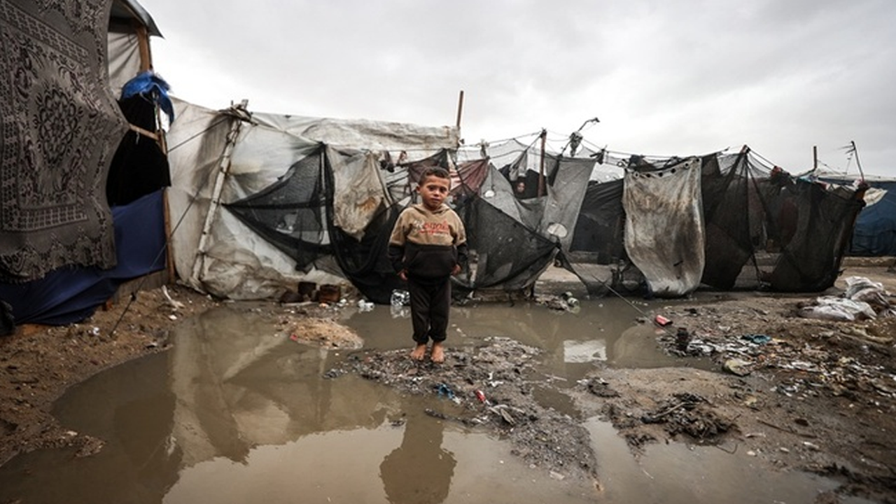 Filistinlilerin çadırları su altında kaldı!