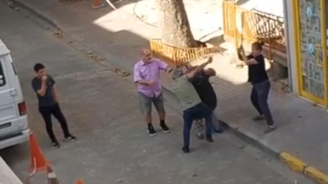 Film değil gerçek! Ev sahibi ve kiracı sokak ortasında birbirine girdi