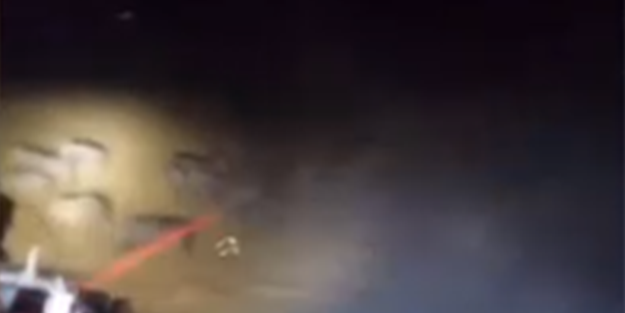 Film değil gerçek! Köylüler tarlalarına giren sürüyü ateş yağmuruna tuttu