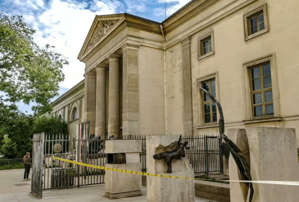 Film gibi soygun! Fransa’da müzeyi soydular