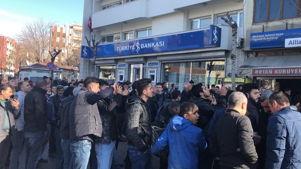 Film izler gibi intihar girişimini seyrettiler 