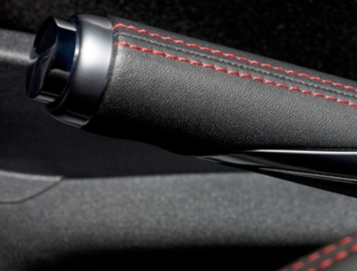 Filmleri aratmadı! El frenini çekmeyi unutunca...