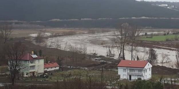Filyos Irmağının su seviyesi yükseldi! Bölge sular altında kaldı