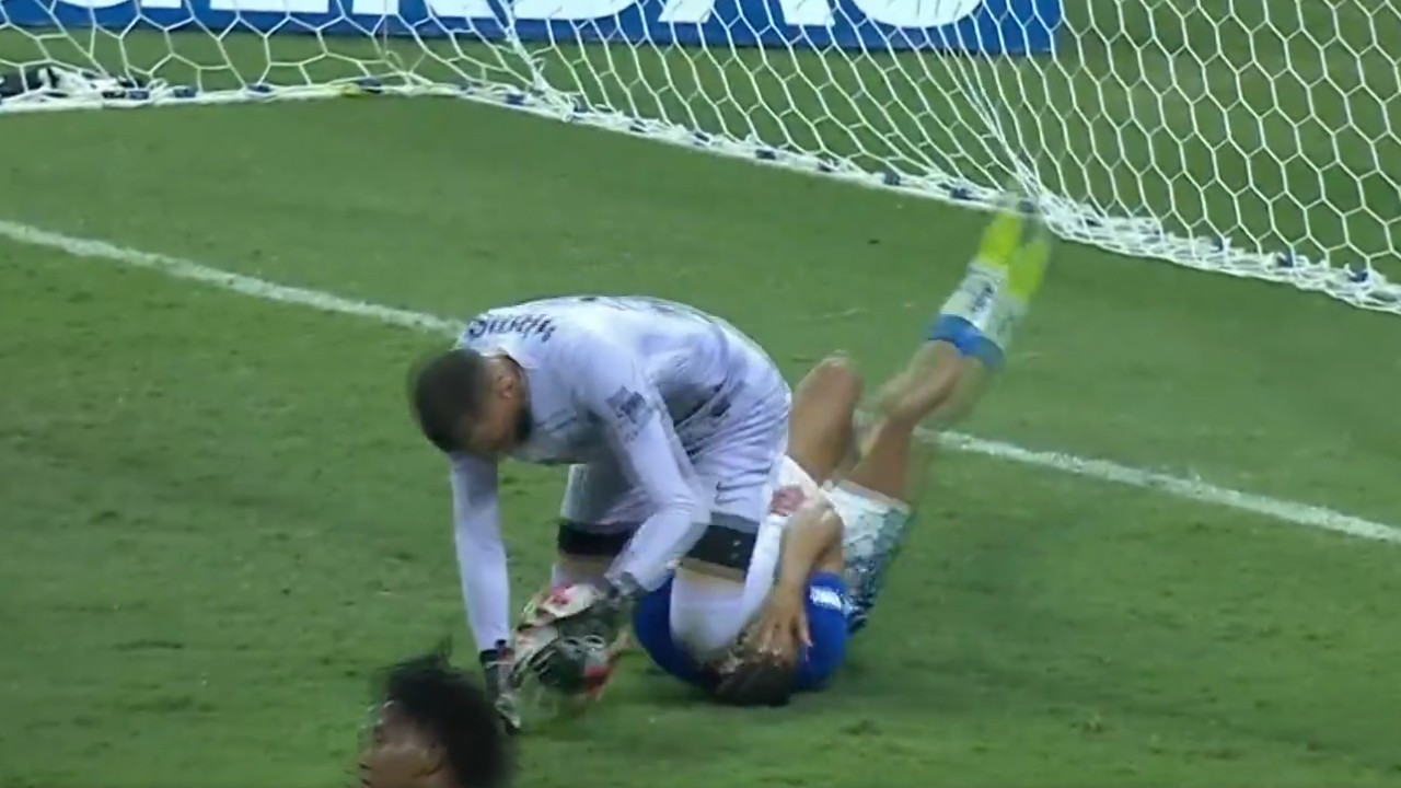 Final maçında yumruklar konuştu 23 kırmızı kartla rekor kırıldı