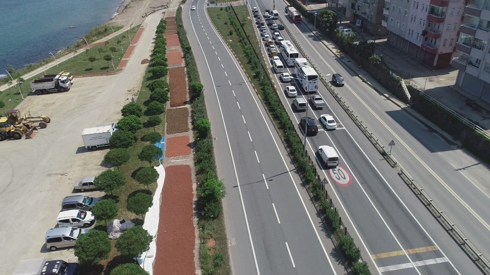 Fındığı kurutmak için sahil yolunu mesken tuttular 