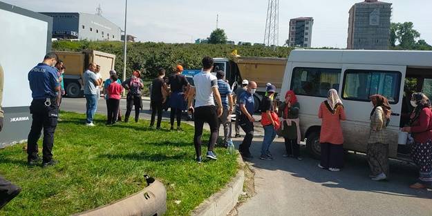 Fındık işçilerini taşıyan minibüs kaza yaptı: 3 yaralı