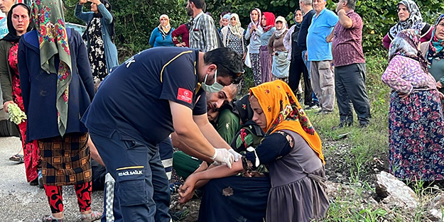 Fındık işçilerini taşıyan traktör devrildi! Ölü ve yaralılar var