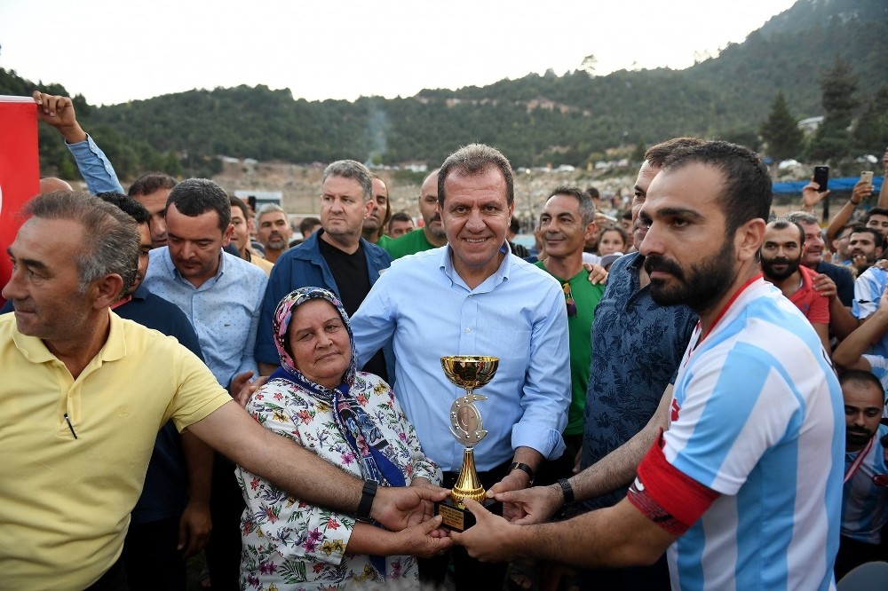 Fındıkpınarı Futbol Turnuvası’nın şampiyonu Emirler 