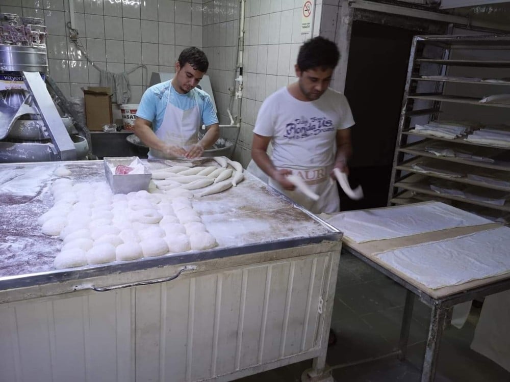 Finike’de pastahane ve fırınlar denetlendi 