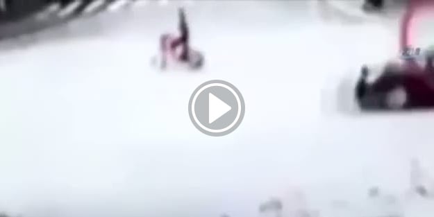 Firari boğa motosikletteki şahsı boynuzladı