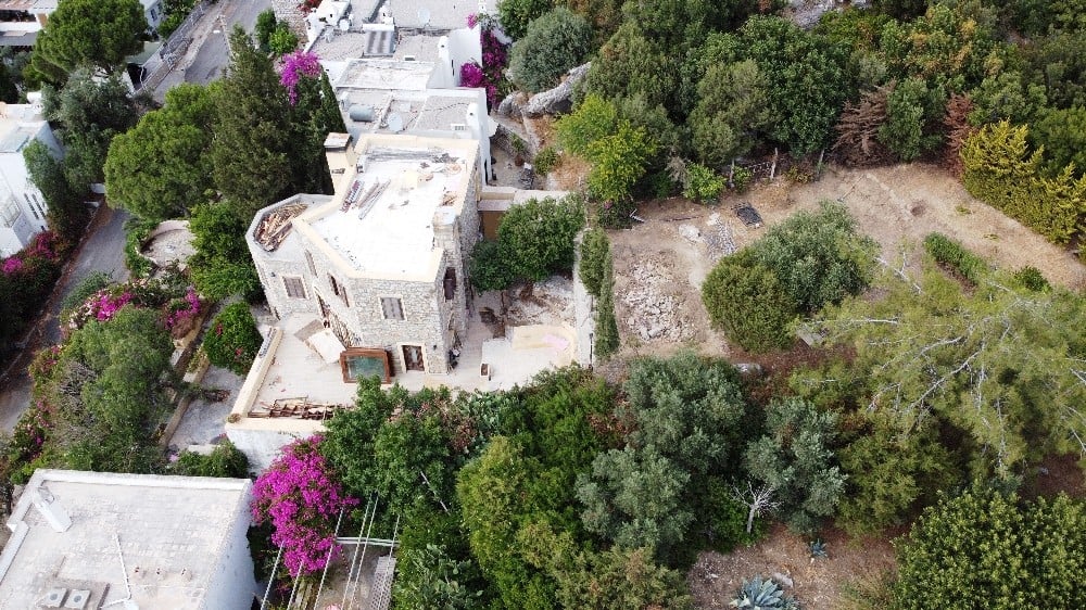 Firari Can Dündar’ın eşi hakkında yakalama kararı 