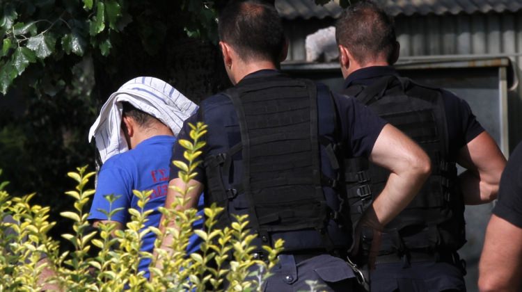 Firari darbecilerin Yunanistan'a sığınma mülakatı başladı