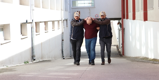 Firari FETÖ'cünün saklandığı yerden servet çıktı