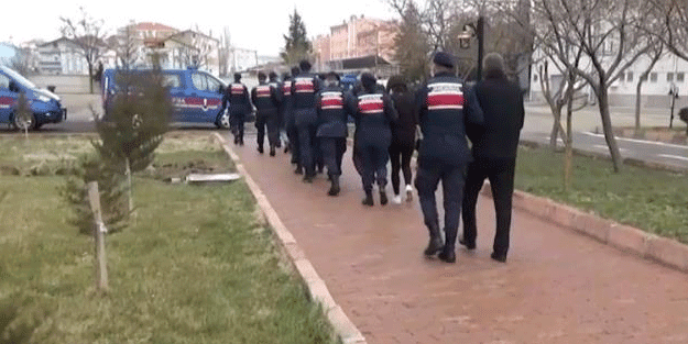 Firari suç örgütü üyeleri enselendi