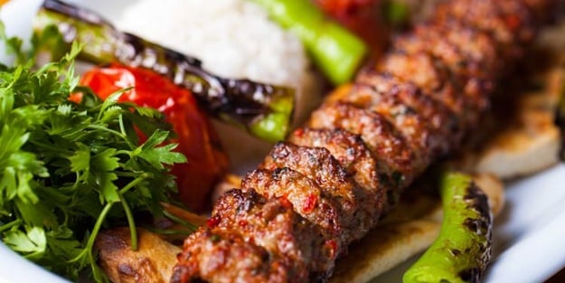 Firariydi... Kebapçıda yakalandı!