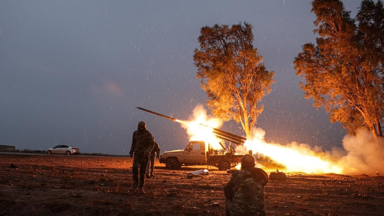 Fırat'ın batısında YPG çözüldü: Suriye ordusu stratejik Tabka’yı ele geçirdi!