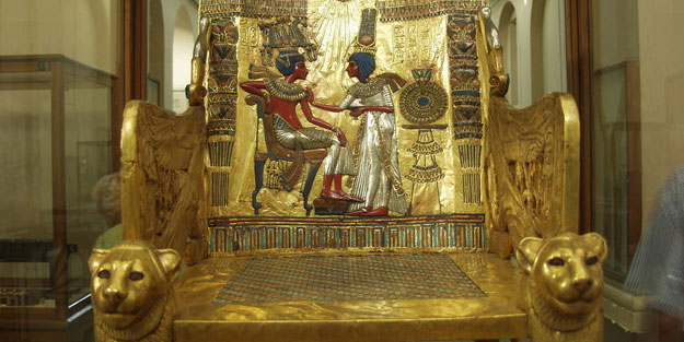 Firavun Tutankamon’un Altın Tahtı'nda dikkat çeken detay