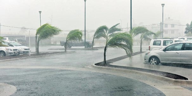 Fırtına 38 kişinin ölümüne sebep oldu!