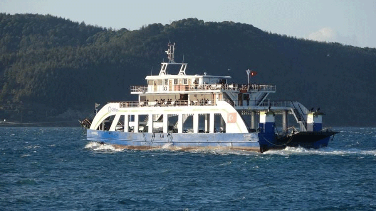 Fırtına Bozcaada ve Gökçeada’ya ulaşımı engelledi! Feribot seferleri iptal edildi